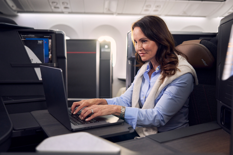 American Airlines is rolling out free, high-speed inflight Wi-Fi for AAdvantage members, sponsored by AT&T. For many travelers, this is a meaningful shift: Wi-Fi is moving from a paid add-on to an expected part of the flight experience.