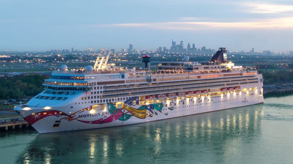 Infographic announcing Norwegian Cruise Line’s return to Philadelphia with Norwegian Jewel sailing Bermuda and Canada/New England itineraries in 2026 and Norwegian Pearl continuing sailings from Philadelphia through April 2028, including Bermuda overnights and fall foliage-focused routes.